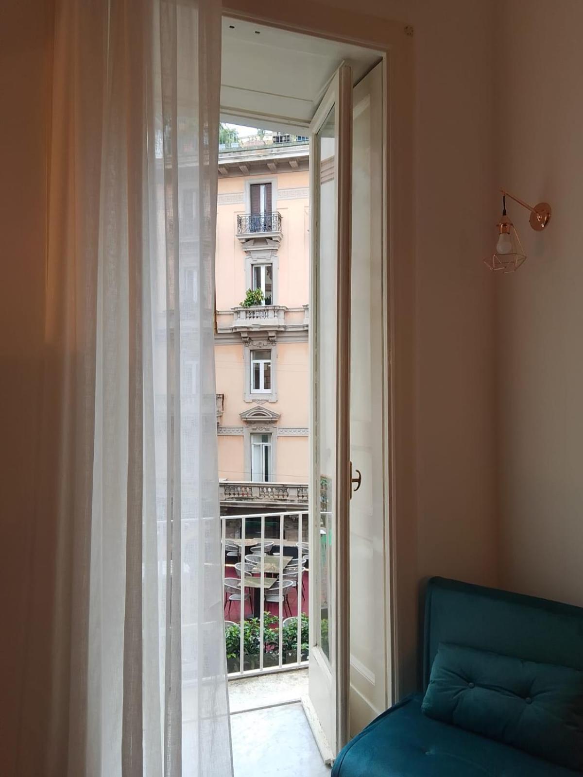 Residence E Appartamenti Cavallerizza Naples Exterior photo